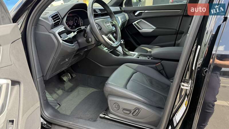 Внедорожник / Кроссовер Audi Q3 2021 в Киеве