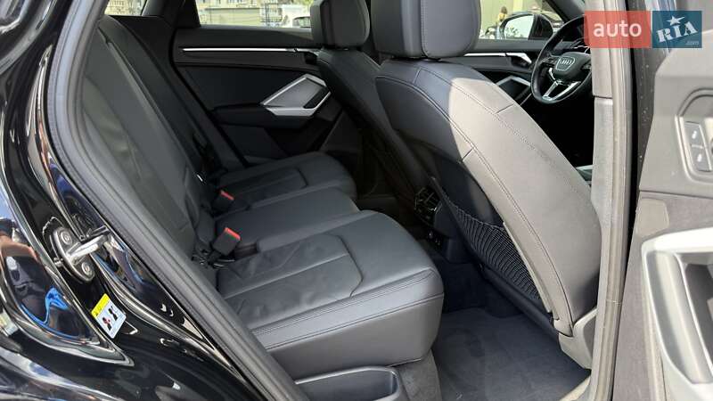 Внедорожник / Кроссовер Audi Q3 2021 в Киеве