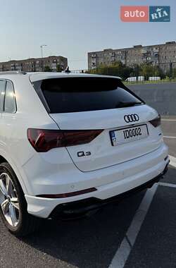 Внедорожник / Кроссовер Audi Q3 2021 в 