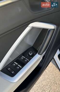 Внедорожник / Кроссовер Audi Q3 2021 в 