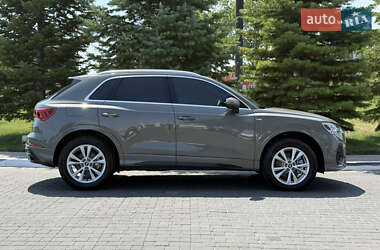 Внедорожник / Кроссовер Audi Q3 2024 в 