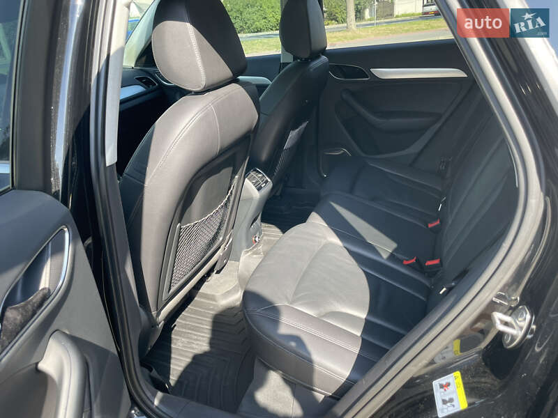 Внедорожник / Кроссовер Audi Q3 2015 в Ивано-Франковске