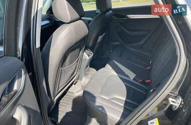 Внедорожник / Кроссовер Audi Q3 2015 в 