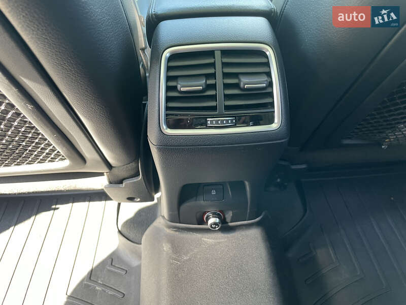 Внедорожник / Кроссовер Audi Q3 2015 в Ивано-Франковске