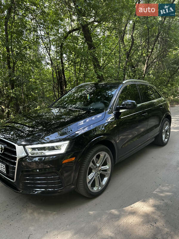 Внедорожник / Кроссовер Audi Q3 2017 в Карловке