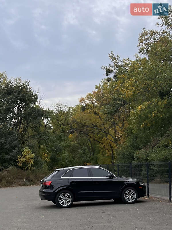 Внедорожник / Кроссовер Audi Q3 2017 в Киеве