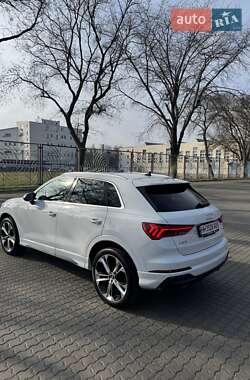 Внедорожник / Кроссовер Audi Q3 2019 в 