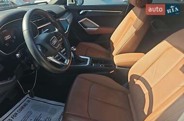 Внедорожник / Кроссовер Audi Q3 2021 в 
