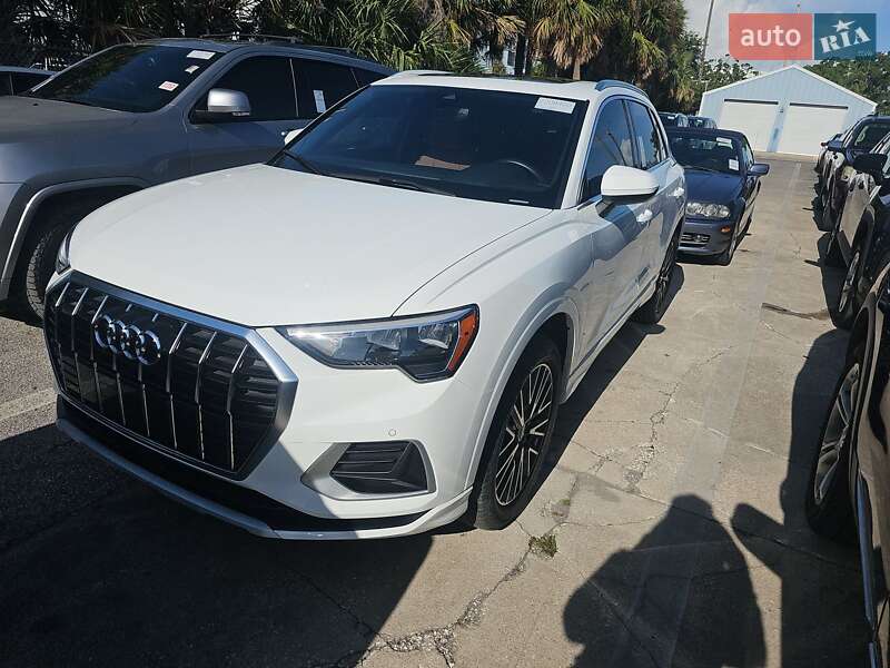 Внедорожник / Кроссовер Audi Q3 2021 в 