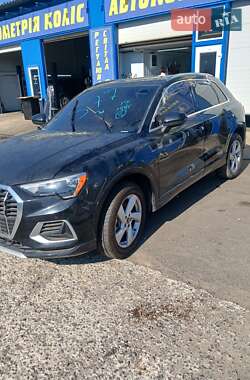 Внедорожник / Кроссовер Audi Q3 2021 в Львове
