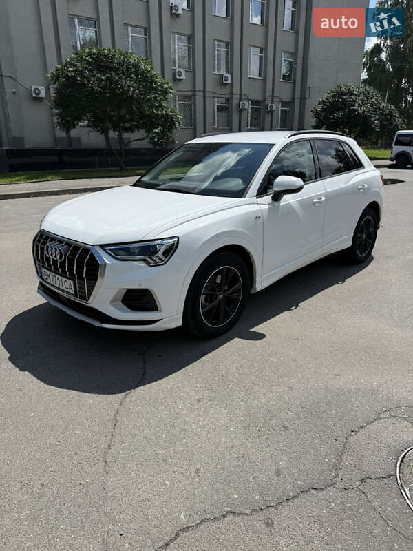 Внедорожник / Кроссовер Audi Q3 2022 в 