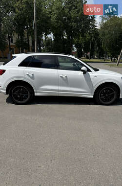Внедорожник / Кроссовер Audi Q3 2022 в 