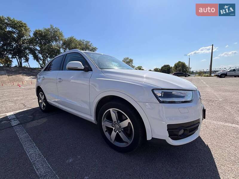 Внедорожник / Кроссовер Audi Q3 2015 в Киеве