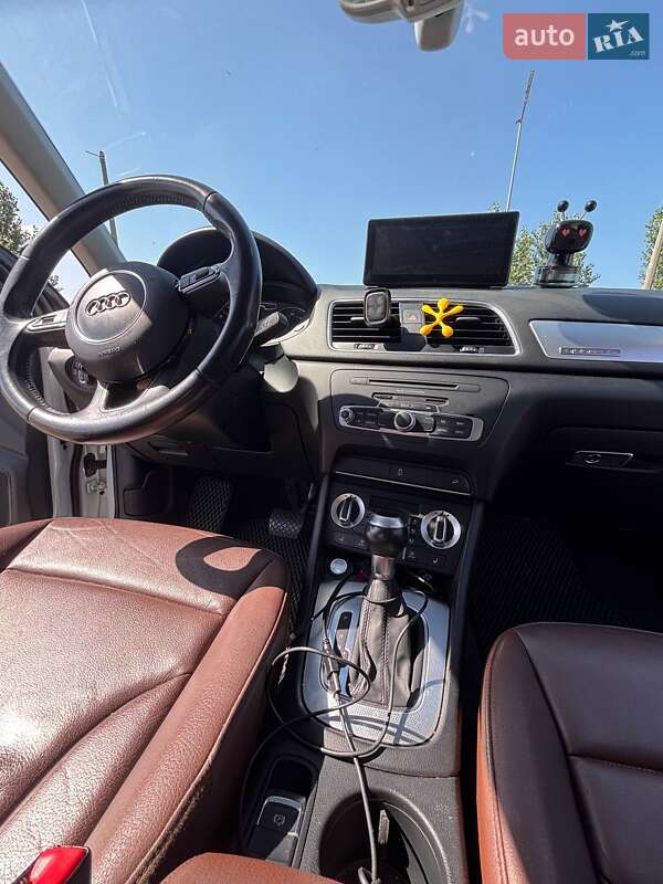 Внедорожник / Кроссовер Audi Q3 2015 в Киеве