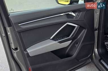 Внедорожник / Кроссовер Audi Q3 2020 в 