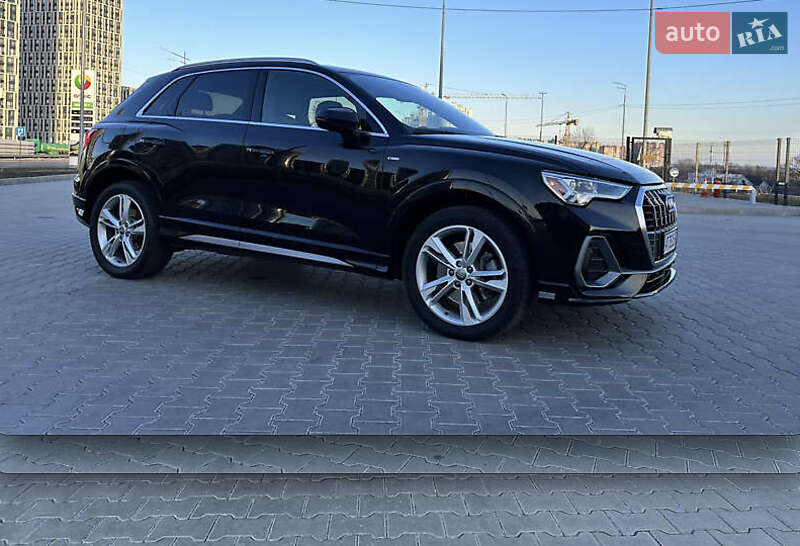 Внедорожник / Кроссовер Audi Q3 2019 в Киеве