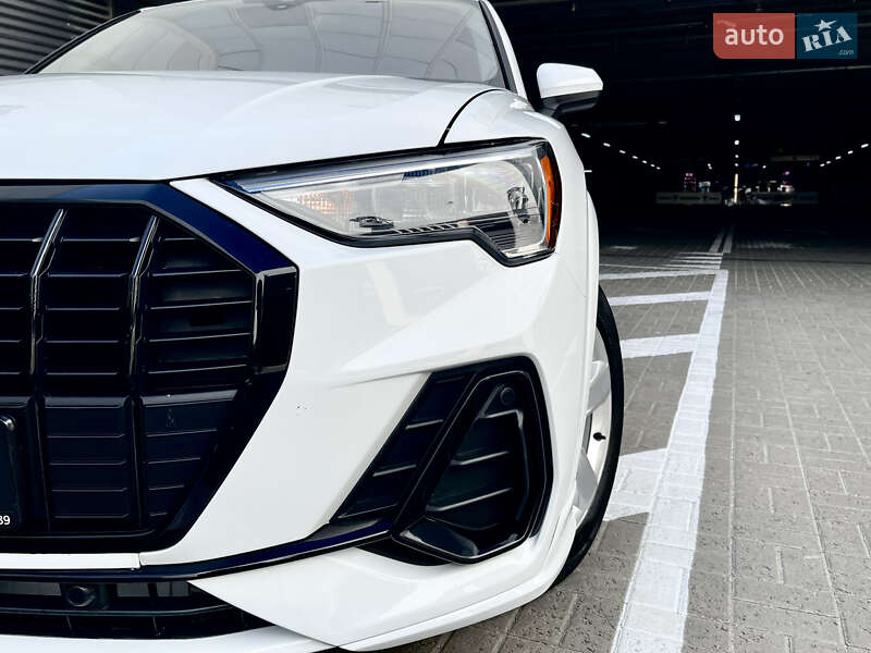 Внедорожник / Кроссовер Audi Q3 2019 в Киеве
