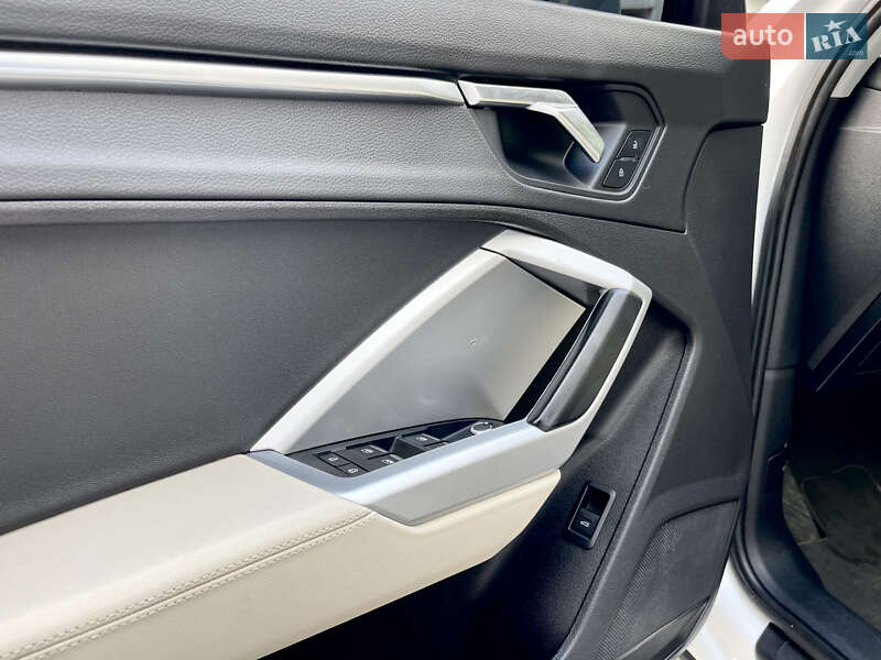 Внедорожник / Кроссовер Audi Q3 2019 в Киеве