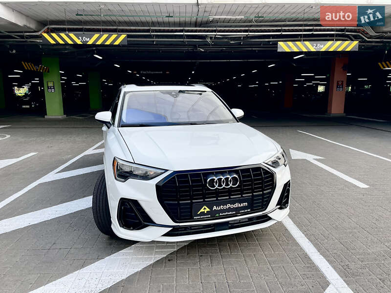 Внедорожник / Кроссовер Audi Q3 2019 в Киеве