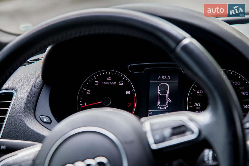 Внедорожник / Кроссовер Audi Q3 2017 в Львове