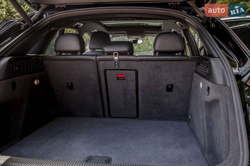 Внедорожник / Кроссовер Audi Q3 2017 в Львове