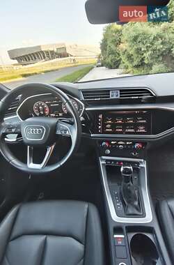 Внедорожник / Кроссовер Audi Q3 2019 в 