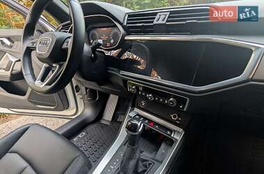 Внедорожник / Кроссовер Audi Q3 2023 в 