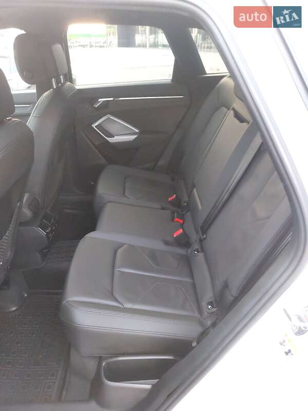 Внедорожник / Кроссовер Audi Q3 2021 в Львове