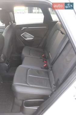 Внедорожник / Кроссовер Audi Q3 2021 в 