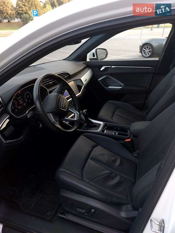 Внедорожник / Кроссовер Audi Q3 2021 в Львове
