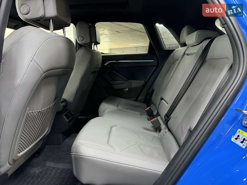 Внедорожник / Кроссовер Audi Q3 2019 в Одессе