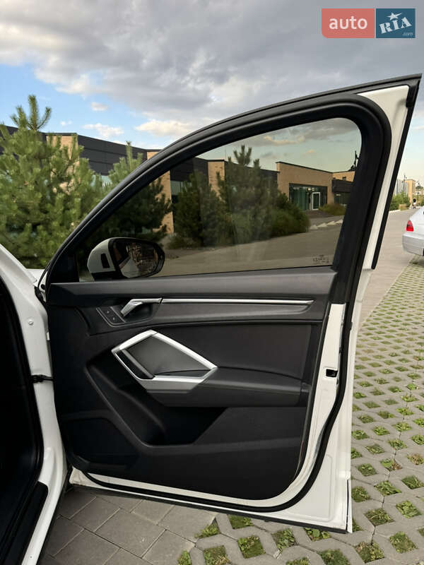 Внедорожник / Кроссовер Audi Q3 2019 в Хмельницком