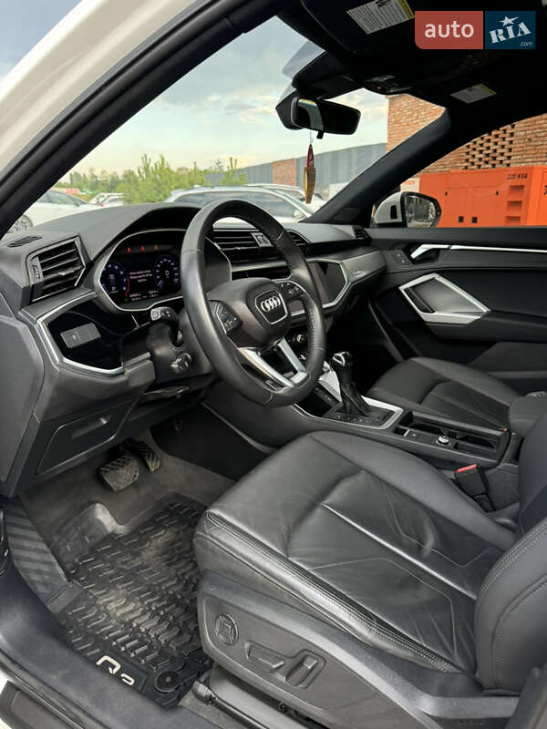 Внедорожник / Кроссовер Audi Q3 2019 в Хмельницком