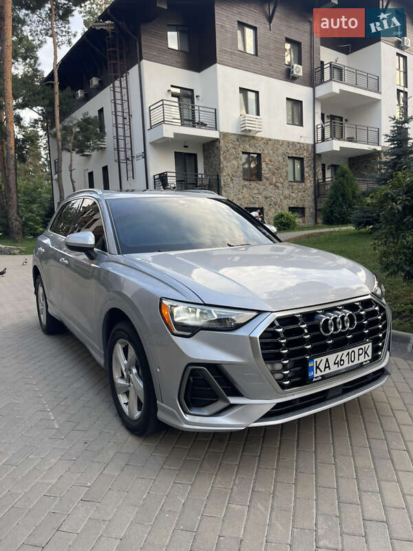 Внедорожник / Кроссовер Audi Q3 2020 в Киеве