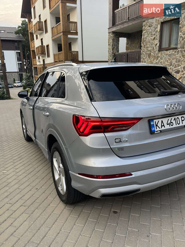Внедорожник / Кроссовер Audi Q3 2020 в Киеве