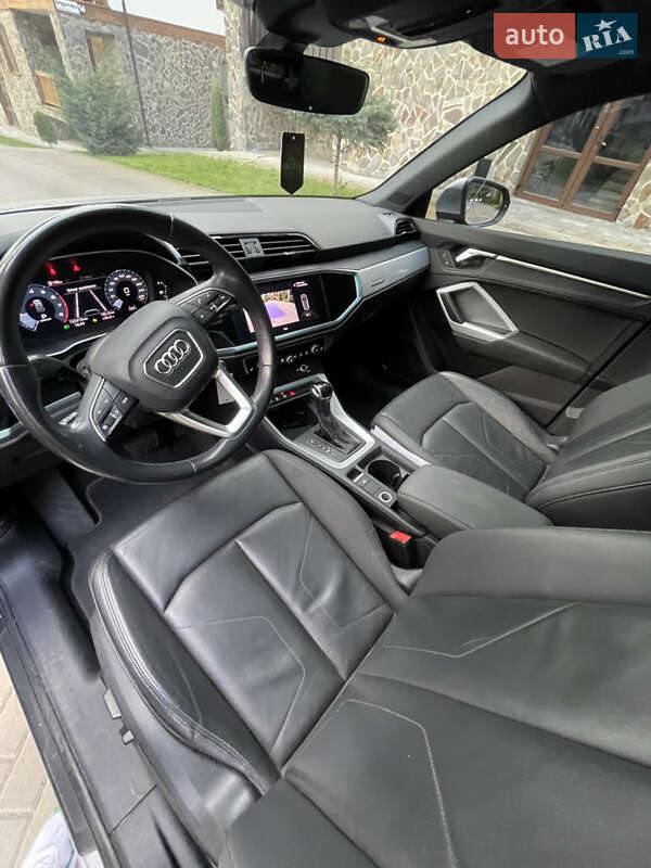 Внедорожник / Кроссовер Audi Q3 2020 в Киеве