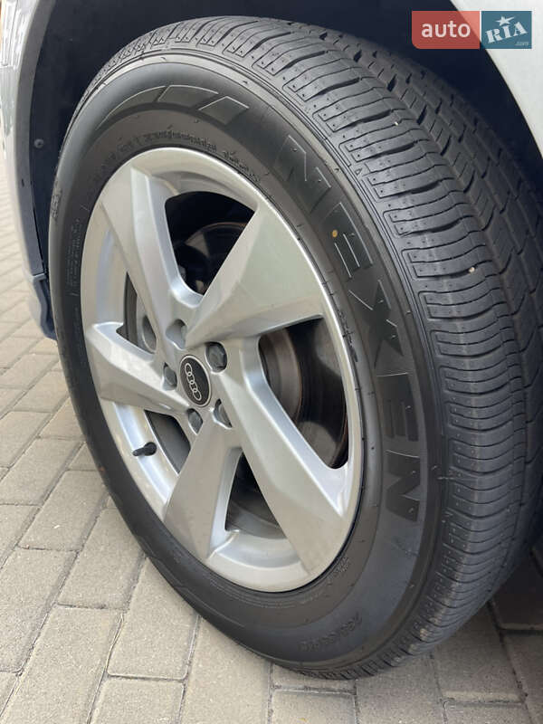 Внедорожник / Кроссовер Audi Q3 2020 в Киеве
