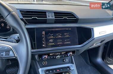 Внедорожник / Кроссовер Audi Q3 2021 в 