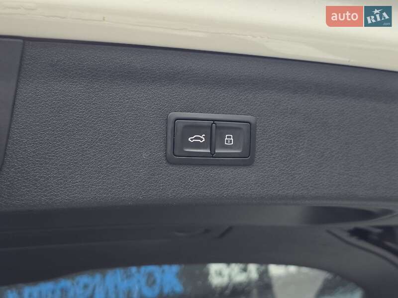 Внедорожник / Кроссовер Audi Q3 2015 в Тернополе