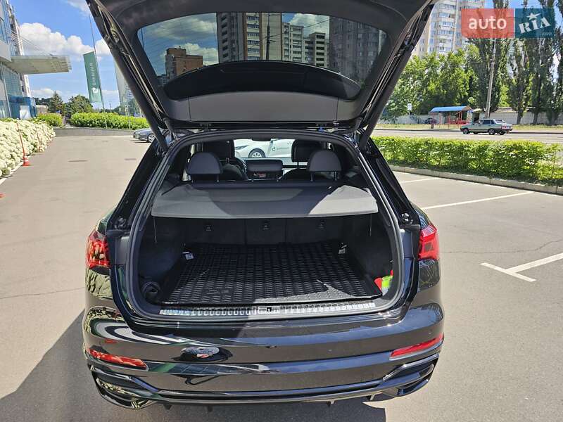Внедорожник / Кроссовер Audi Q3 2020 в Киеве