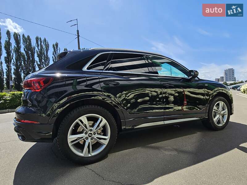 Внедорожник / Кроссовер Audi Q3 2020 в Киеве