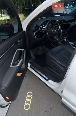 Внедорожник / Кроссовер Audi Q3 2020 в 