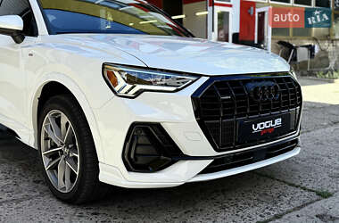 Внедорожник / Кроссовер Audi Q3 2021 в 