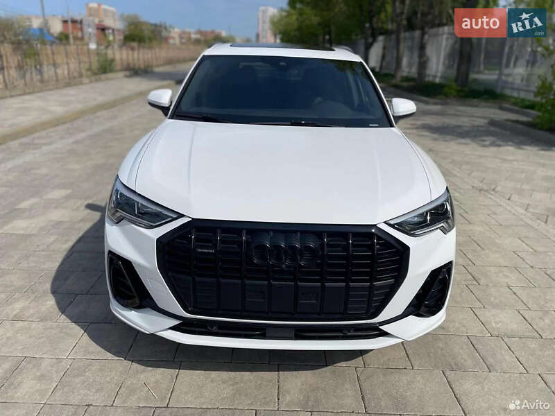 Внедорожник / Кроссовер Audi Q3 2023 в Львове