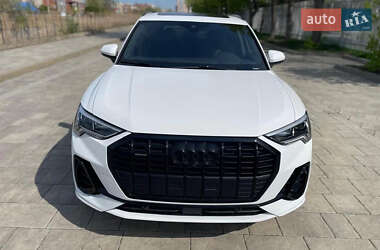 Внедорожник / Кроссовер Audi Q3 2023 в 