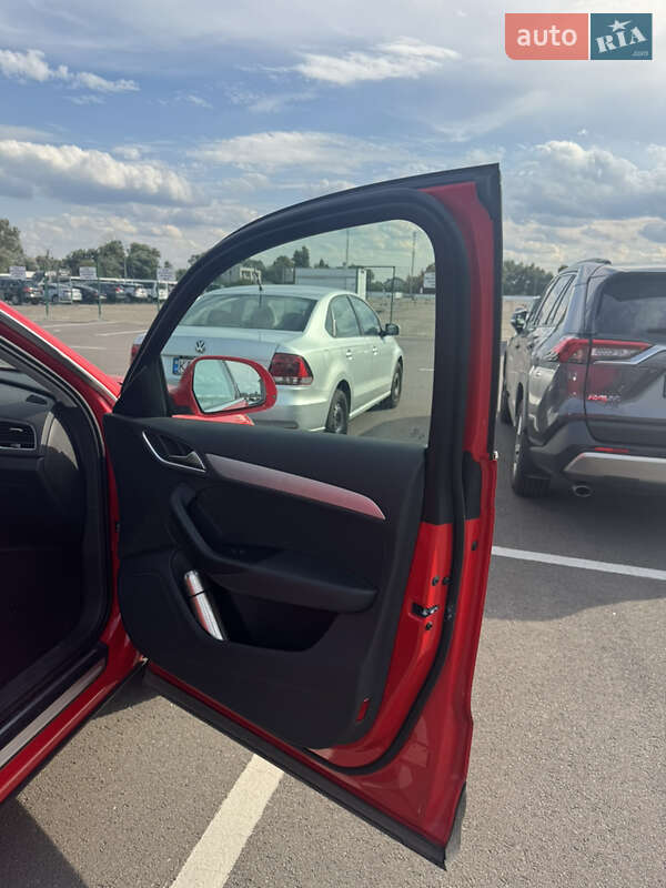 Внедорожник / Кроссовер Audi Q3 2016 в Киеве