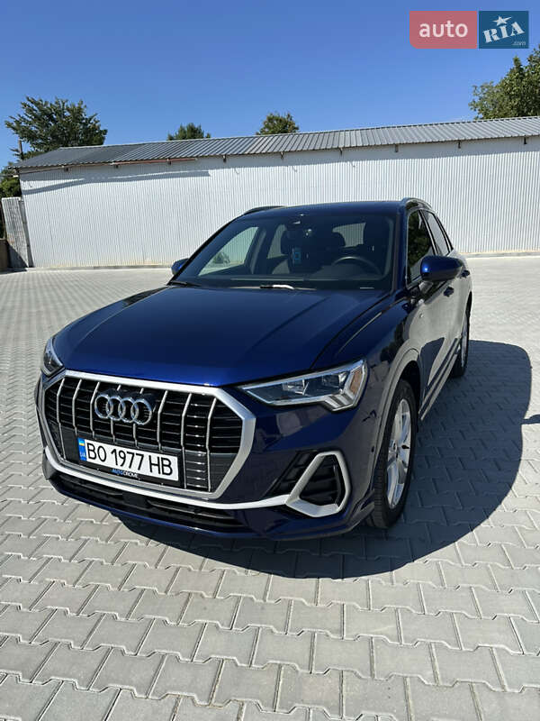 Внедорожник / Кроссовер Audi Q3 2020 в 