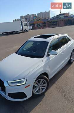 Позашляховик / Кросовер Audi Q3 2017 в 
