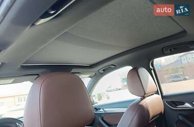 Позашляховик / Кросовер Audi Q3 2017 в 