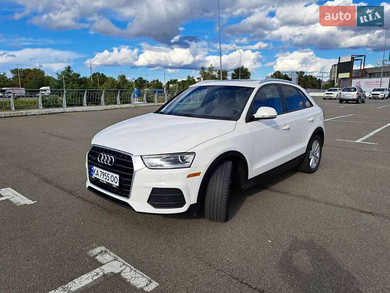 Внедорожник / Кроссовер Audi Q3 2017 в 
